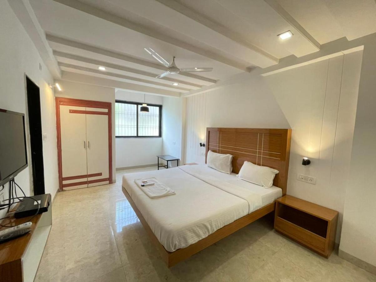 Hotel Holiday Pride Aurangābād Exterior foto