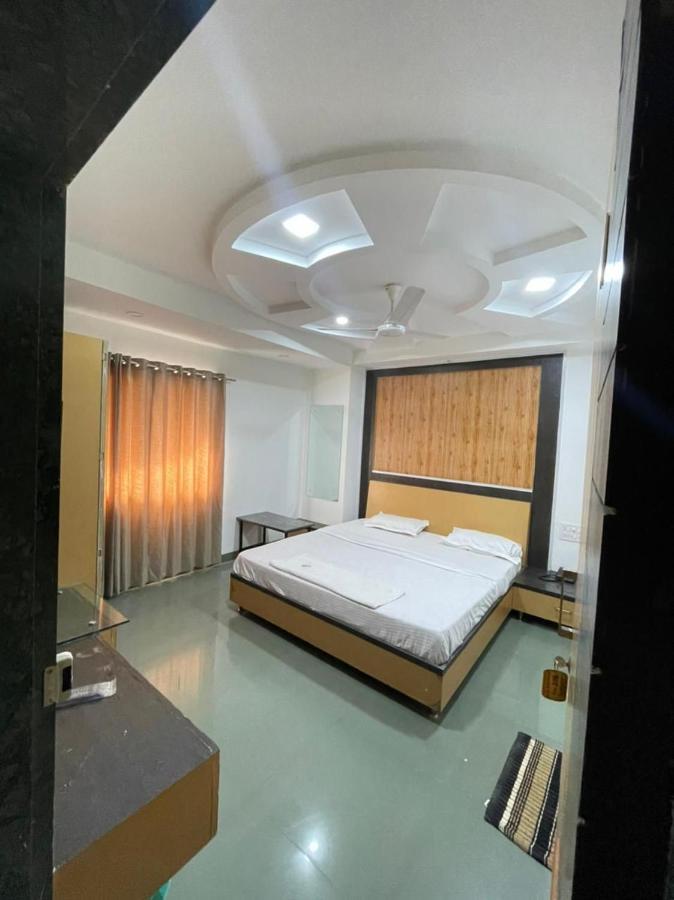 Hotel Holiday Pride Aurangābād Exterior foto